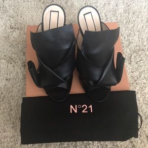 No 21 Black leather Mules.